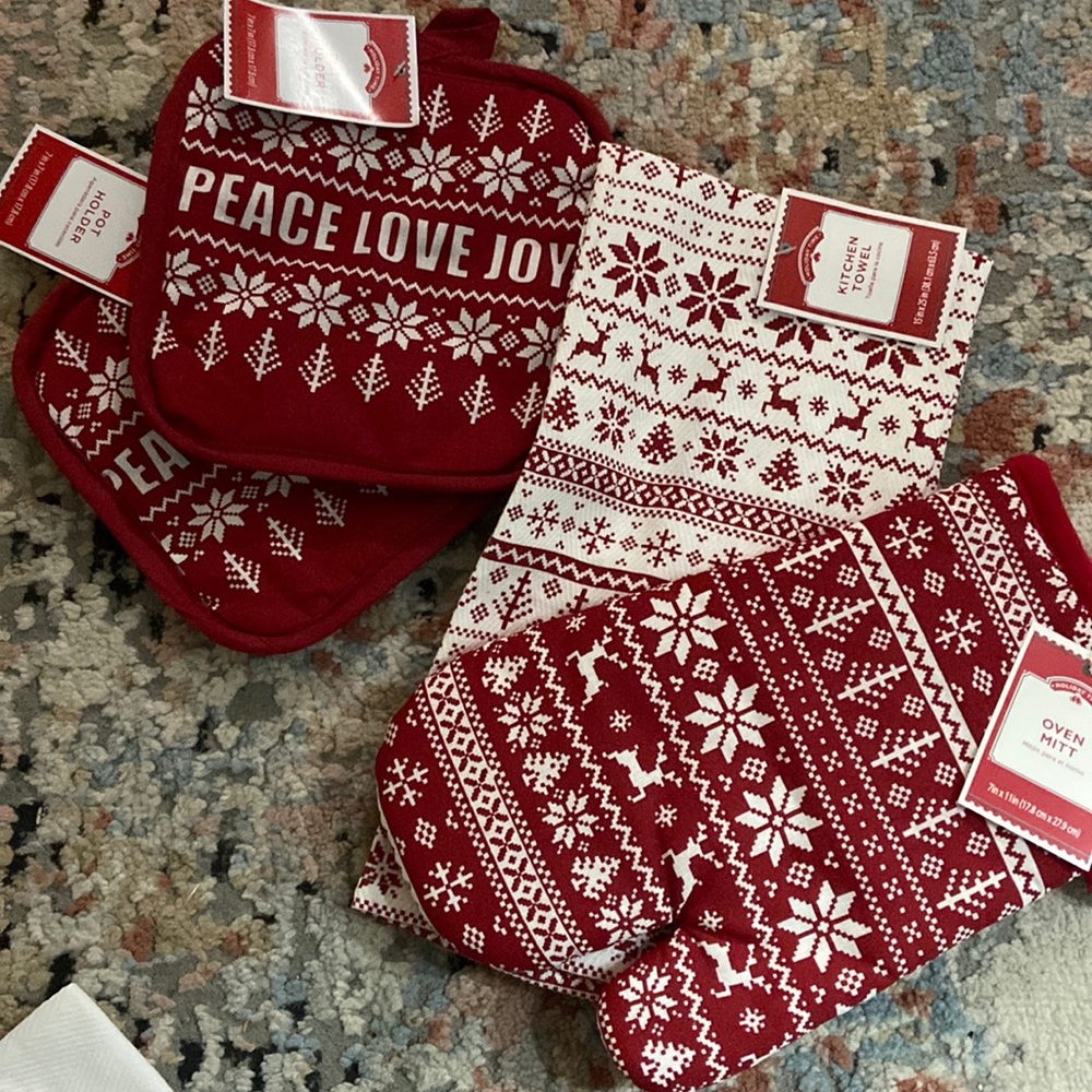 Holiday Kitchen Set NWT